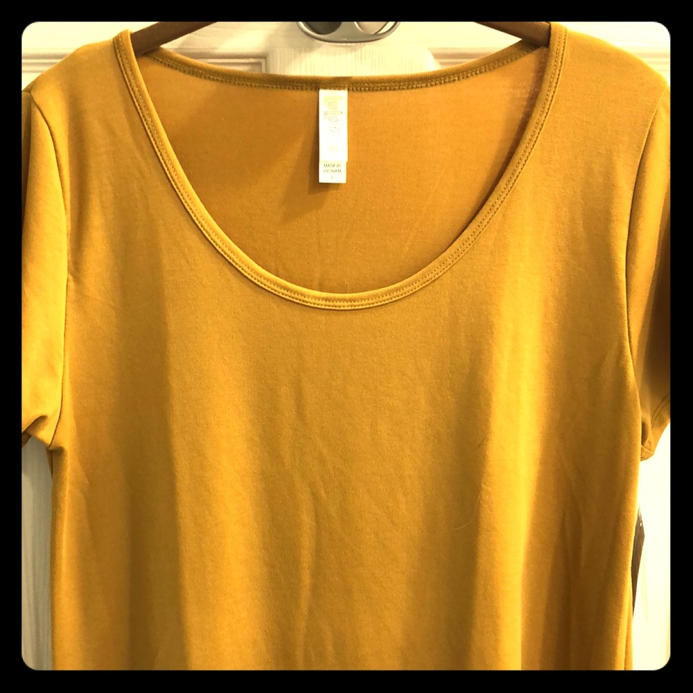 Classic hi-low mustard tee